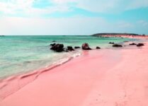 Элафониси - пляж с розовым песком на Крите